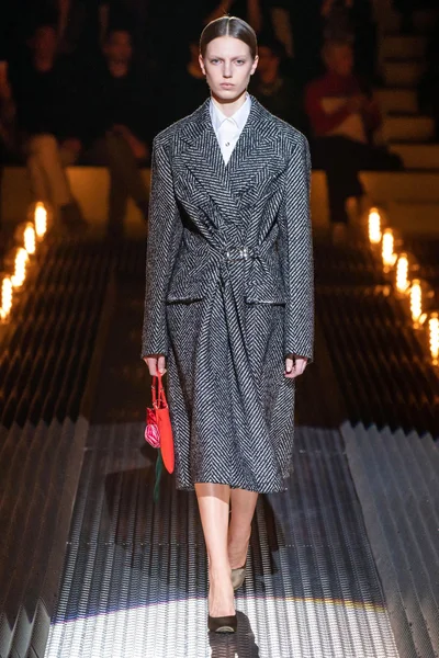 Look 18